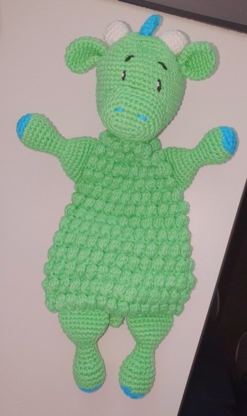 Der Kleine meiner Nachbarin liebt den Drachen und nuckelt mit Vorliebe an den Zacken.