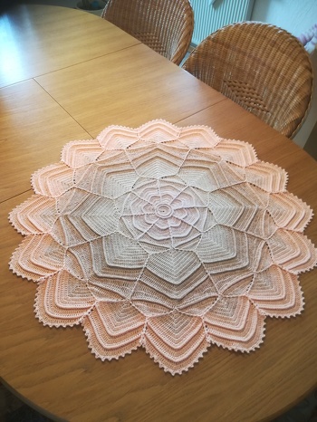 Eine sehr gute Anleitung, hat viel Spaß gemacht die Decke zu häkeln.