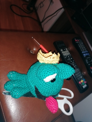 Toll beschrieben, diese Anleitung. Ich habe dem Frosch noch die Krone aufgesetzt. Hat Spaß gemacht und kam gut bei der Beschenken an