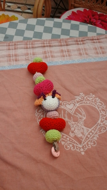 Tolle Anleitungen,  hab ne Schnuller Kette draus gemacht