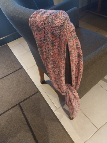 Hier mal ein einfacher Schal im Lace- Muster