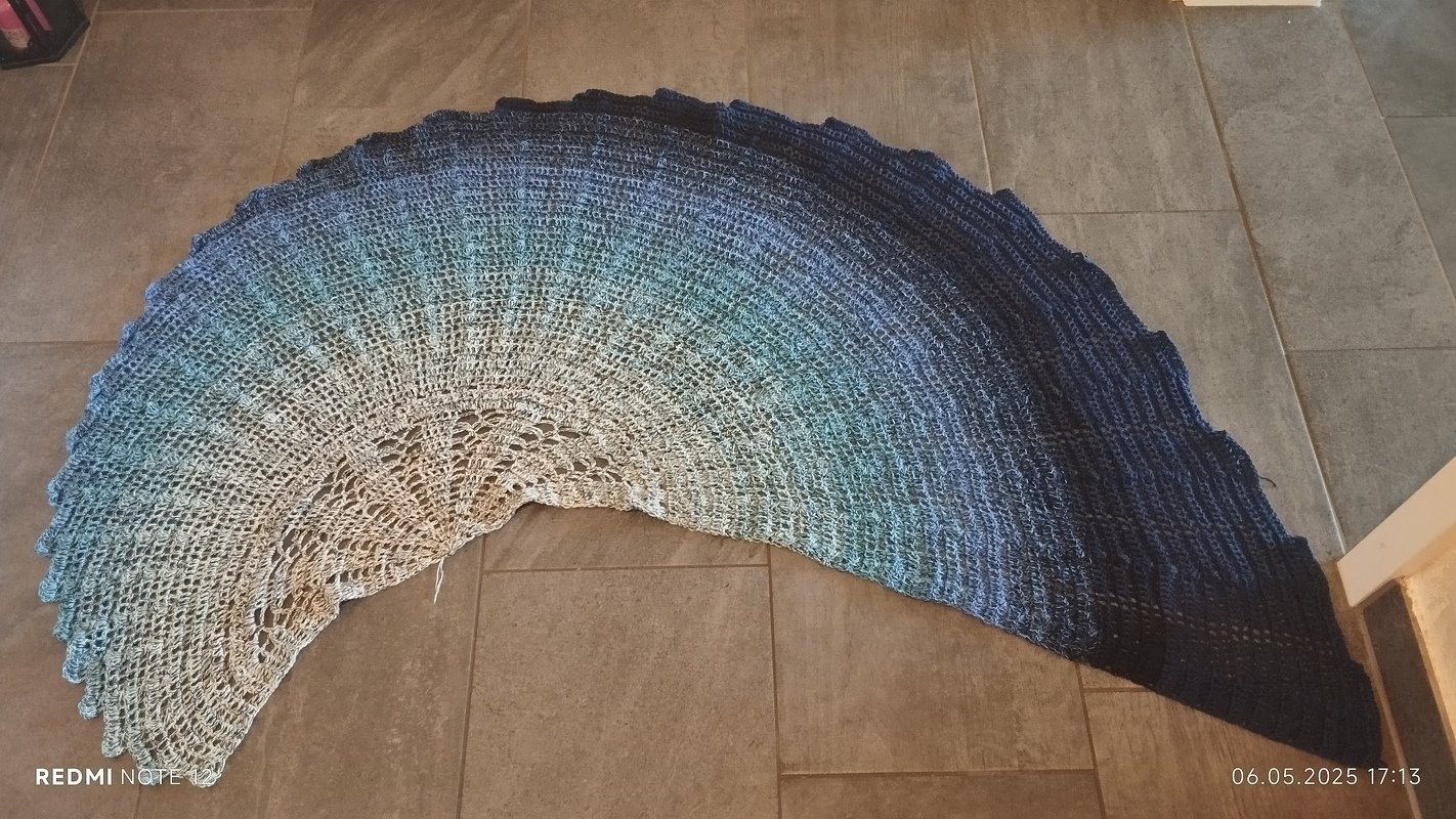 Hyalma Häkelanleitung für eine Stola oder Tuch in Muschelform