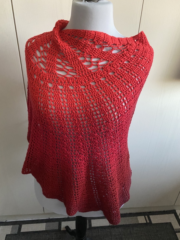 Hyalma crochet pattern for a scarf or shawl in shell shape
