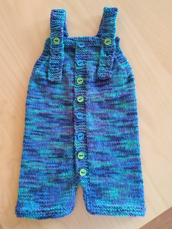 Und einmal in blau, mit etwas abgewandelter Trägern. Leicht  verständliche Anleitung.