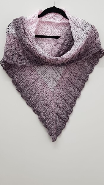 Verarbeitet wurden 1000m Farbverlaufsgarn 3-fädig von Nelis Bobbelland (Facebook-Gruppe)