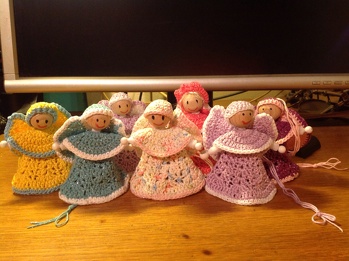 Die ersten Engelchen sind fertig !!!!!
War alles wunderbar,bin sehr gut damit zurecht gekommen.
Alles sehr gut erklärt.
Danke für die Anleitung