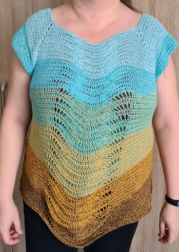 Klasse Anleitung, schnelle Hilfe bei Fragen, hab bei Größe 48, ca. 1400m, nen 3fach-Bobbel verbraucht, bei NS3-3,5. Denke aus der Anleitung werd ich irgendwann noch einen Pullover machen, jetzt freu ich mich aber auf den Sommer um mein tolles Shirt auszuführen ;-)