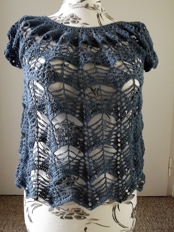 Gehäkelt mit einem Baumwoll-Acrylgarn.