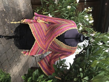 Verwendetes Material: Timona Design Color Linie 110 von ONline Wolle. Die Schneiderpuppe hat Größe 44/46.
Tolle Anleitung. Sehr einfach nachzuarbeiten.