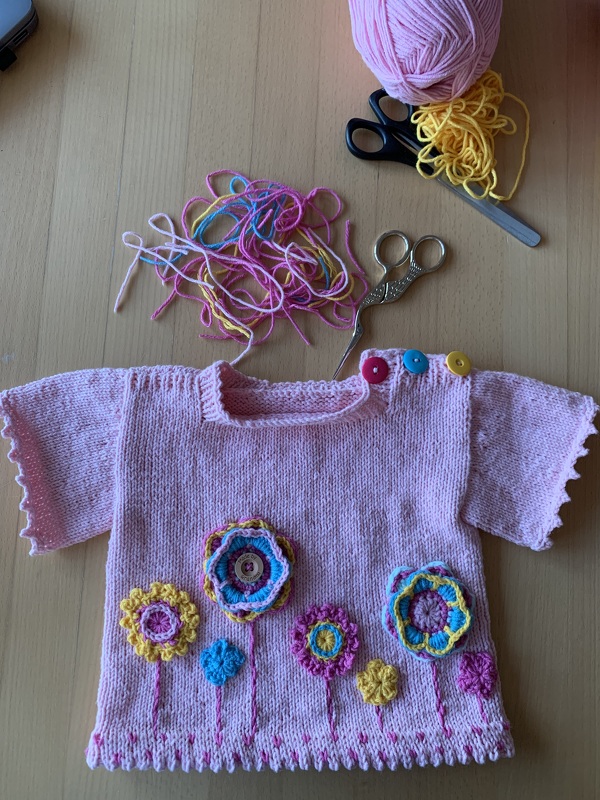 Pullover mit Blumen Strickanleitung