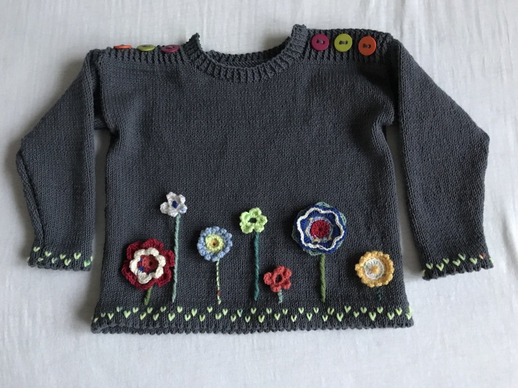 Pullover mit Blumen Strickanleitung