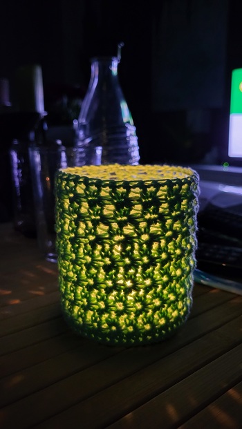 Es hat super geklappt, nach deiner echt perfekt geschriebenen Anleitung    das Windlicht zu häkeln .