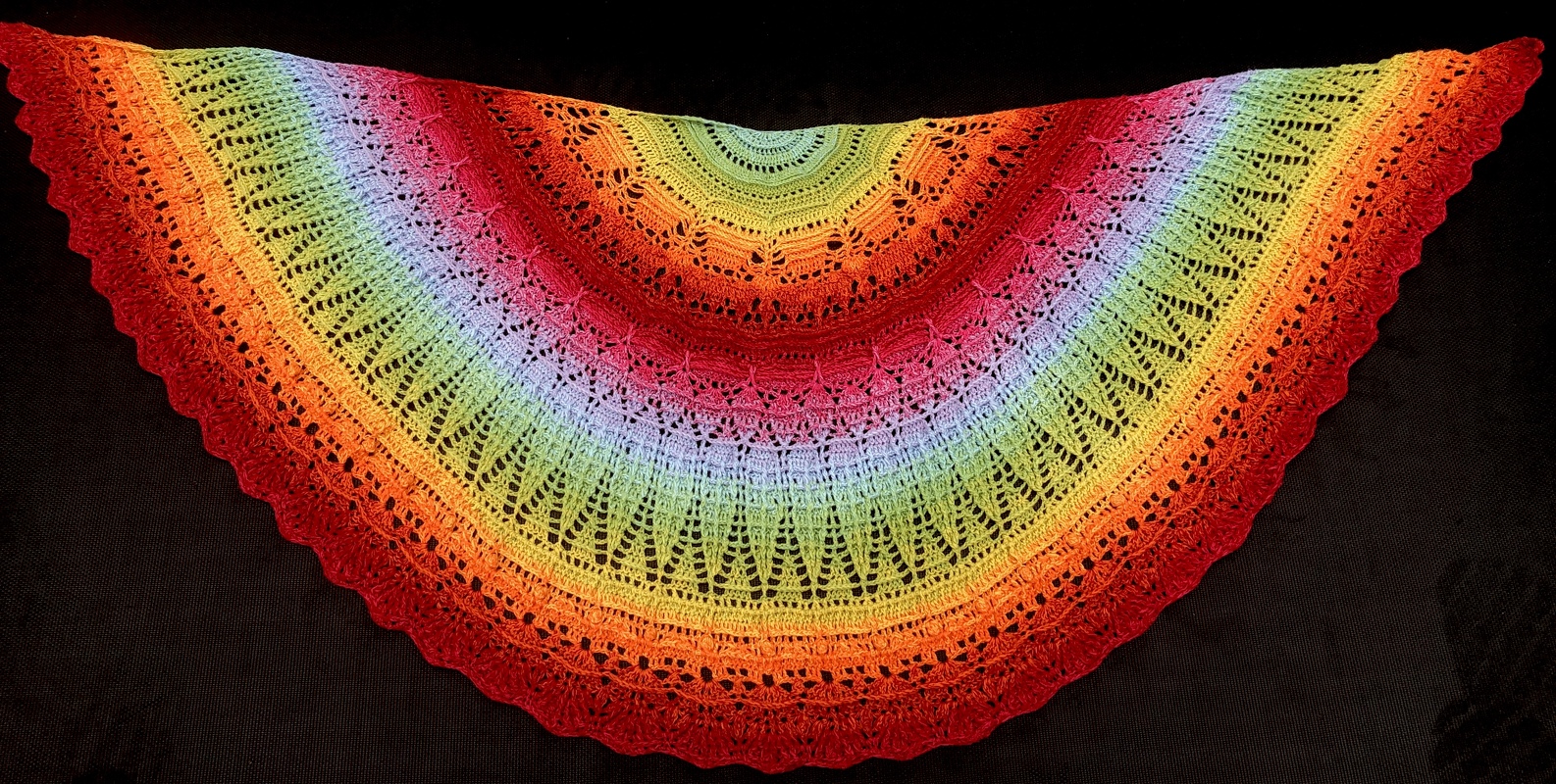 Waldgeschichte von MMdesign, halbrundes Tuch mit 2 Abschluss-Borten