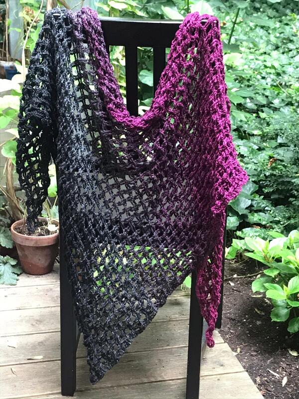 Triangular Scarf „Network“ - Crochet Pattern