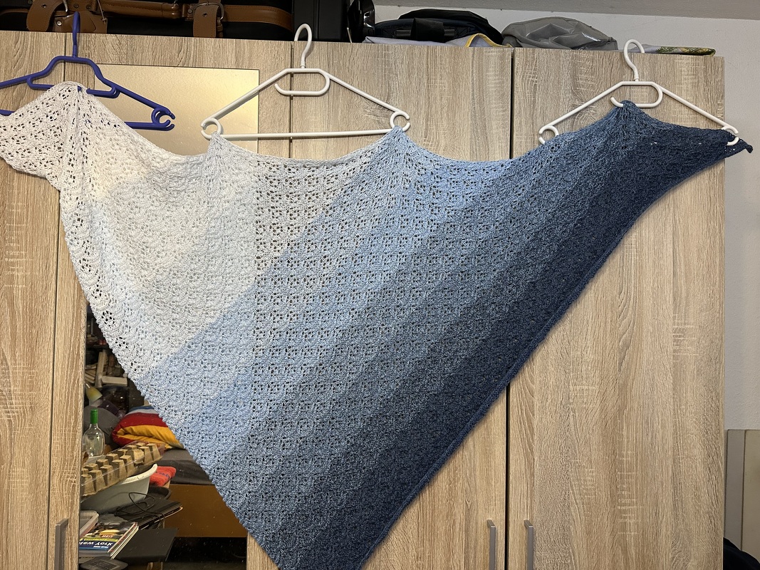 Strickanleitung Dreieckstuch asymmetrisch Blütenzeit