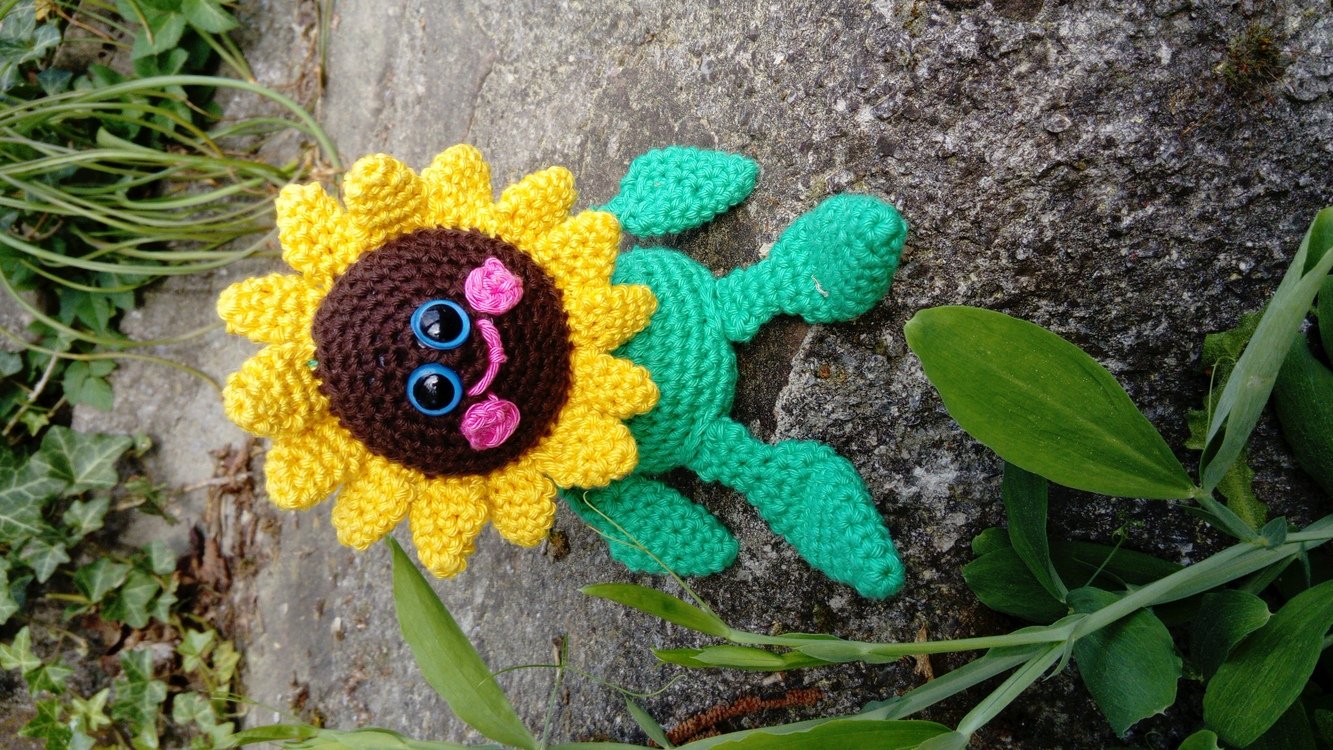 Happy Little Flower - Crochet Pattern