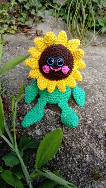 Happy Little Flower - Crochet Pattern