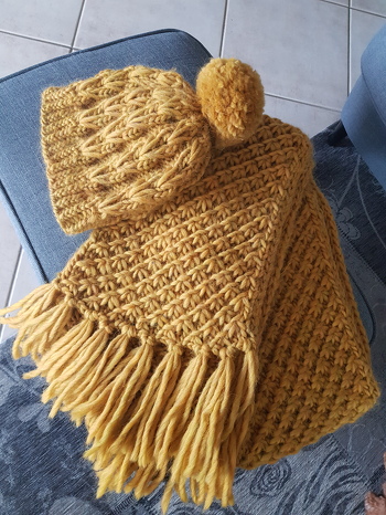 Aus Drops Eskimo mix habe ich dieses Set für meine Tochter gestrickt.