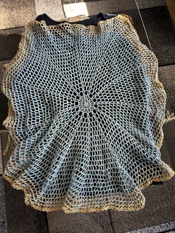 Mit einem Bobbel gemacht, so siehts vorne aus.