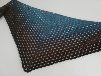 Eine wunderschöne Anleitung, sehr gut zum  nacharbeiten 🥰 ich hatte 580m 4fädig verwendet und es wurde 140cm an der Halskante