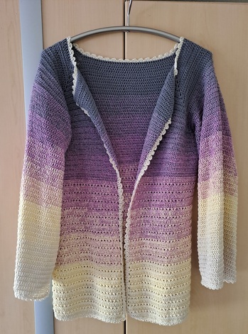 Für die Gr. 38 haben ich 1600m 4fädiges Garn verbraucht.