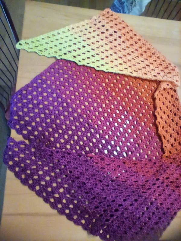 Triangular Scarf &quot;Mayla&quot; - Sporty, Classic, Beautiful / Crochet Pattern