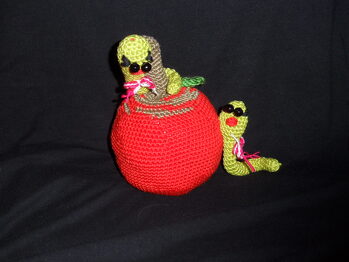 Der wurmstichige Apfel.