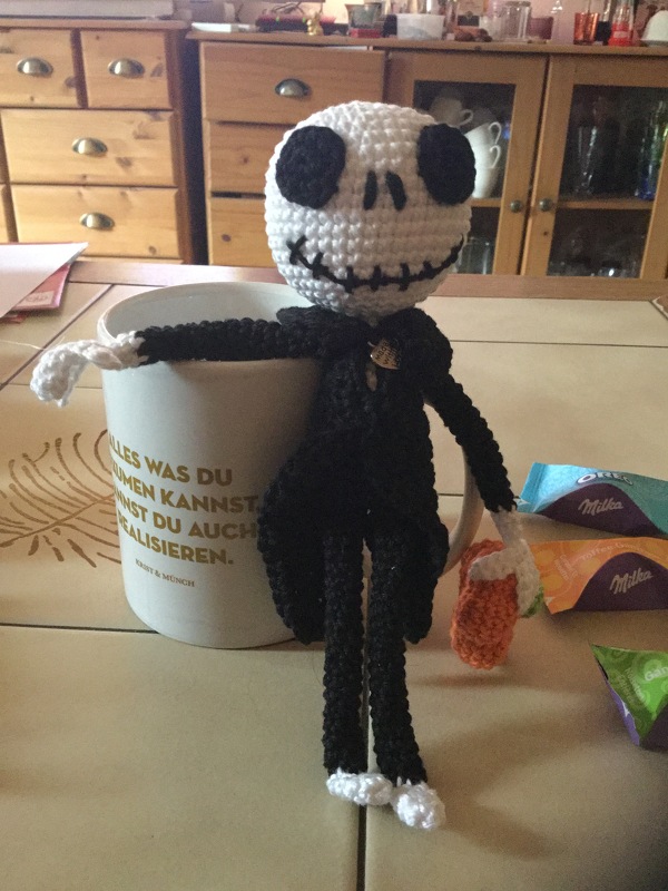 Häkelanleitung Schlüsselanhänger Hallo-Ween Kürbiskönig mit Kürbis