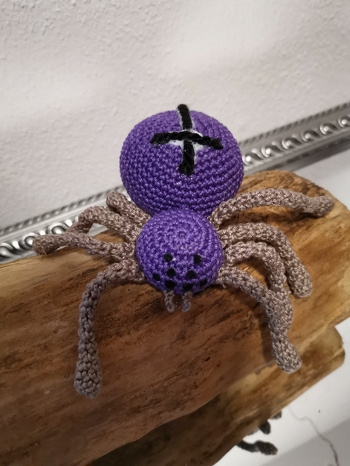 Hat super geklappt.. Eine wirklich sehr schöne Anleitung dieser wunderschönen Spinne..