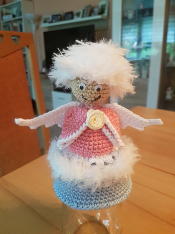 Ein Geburtstagsgeschenk für eine Liebe Freundin. In das Glas unten kommen noch selbstgebastelte Maschen markierer. Danke für die tolle Anleitung!