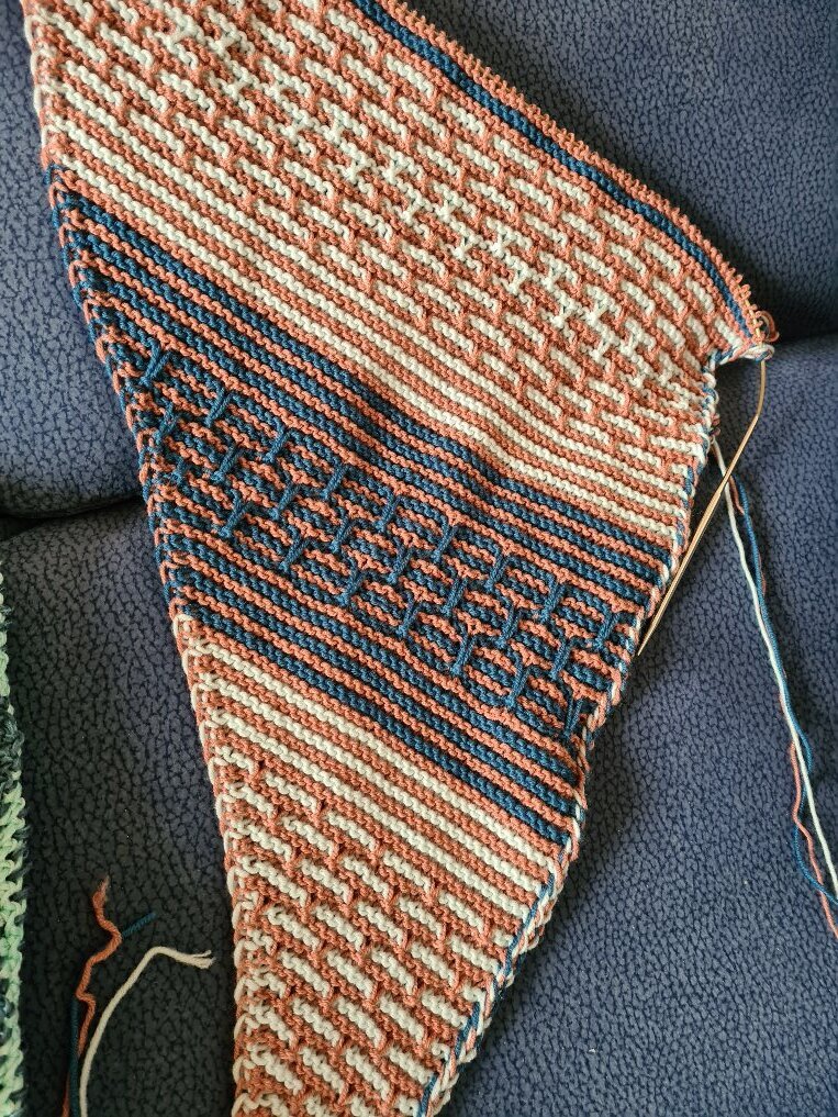 Moira - Dreieckstuch mit Hebemaschen