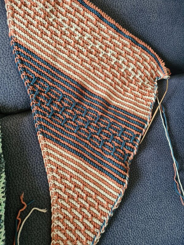 Moira - Dreieckstuch mit Hebemaschen