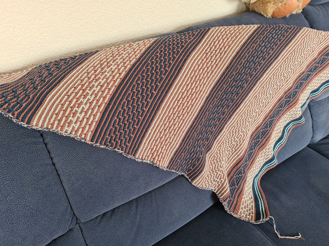 Moira - Dreieckstuch mit Hebemaschen