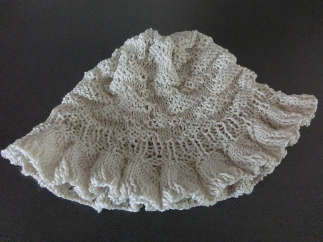 Strickanleitung Babyhut Sommerhut mit Rüsche
