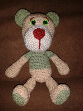 Es war eine Freude den kleinen Baer zu machen ! Ich selbst wohne in Holland bin aber Oesterreicherin, und der kleine Baer ist fuer meine 8 Monate alte Nichte , also wird er bald die Reise in das wunderschoene Wien antreten!!!!
Liebe Gruesse Gabriele