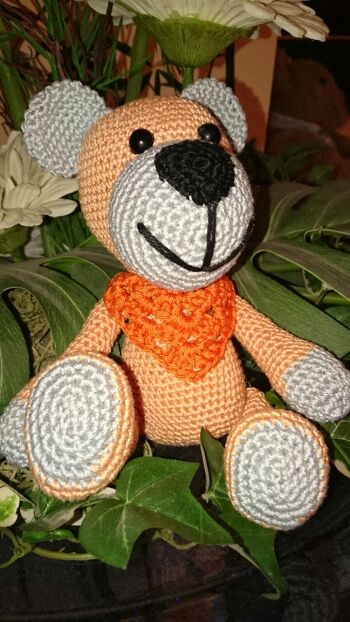 Mein Bärchen - nach der Anleitung von Dione Design - etwas abgewandelt ...