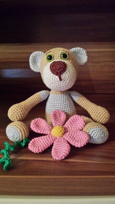 Bärchen mit Blume Häkelanleitung / Amigurumi