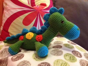 Hat super Spaß gemacht den kleinen Kerl zu erstellen. Habe Gründel Lisa Uni mit einer häkelnadel Nr. 3 genommen.