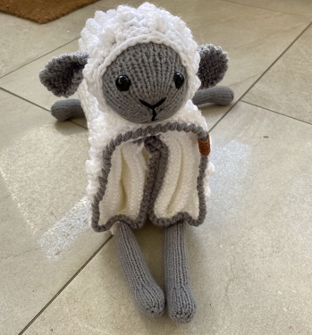 Habe die Decke nachgestrickt und finde sie toll. Jetzt muss sie nur noch meiner Tochter gefallen, sie bekommt ihr erstes Baby. Ich hoffe sie findet die Decke genauso toll wie ich