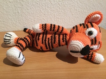 Endlich ist er fertig, mein Tiger Tomi.
Die Anleitung ist top geschrieben.
Dankeschön an dionedesign.
