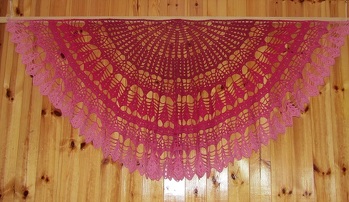 Easy pattern, but requires concentration. I used an 800 gm ball of Sultan cotton, but needed an extra ball to complete the last line.