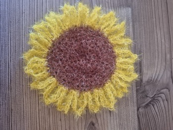 Schöne Idee und tolle Anleitung!
Hat mir sooo Spaß gemacht.
Vielen Dank 🌻