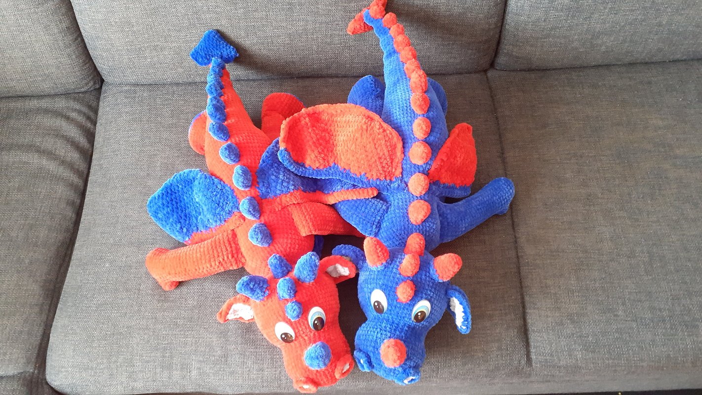 Kuschel-Drache Sir Darius, mit Geheimversteck– gehäkelt von Dadade
