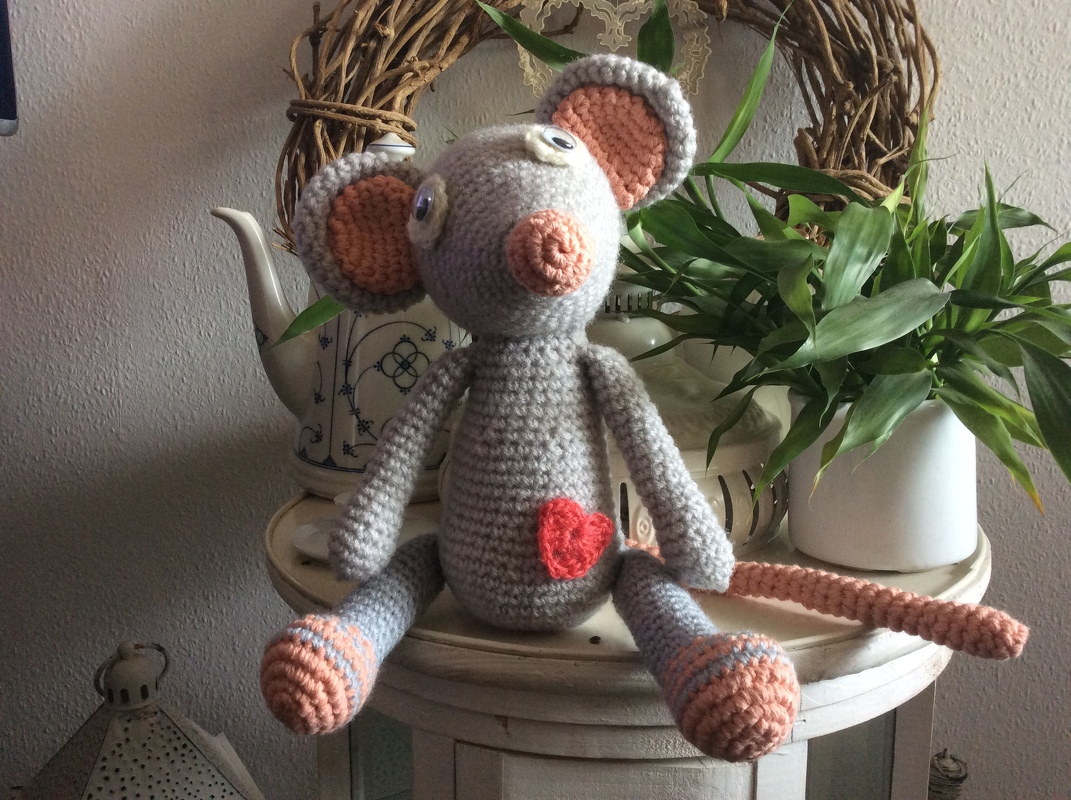 Verliebtes Mäuschen Tili Häkelanleitung