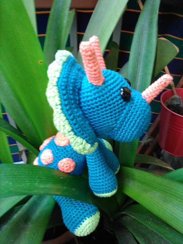 Triceratops Tripi PDF Häkelanleitung von DioneDesign