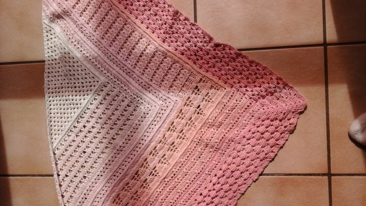 Häkelanleitung Tuch Mona ein außergewöhnliches Dreiecktuch