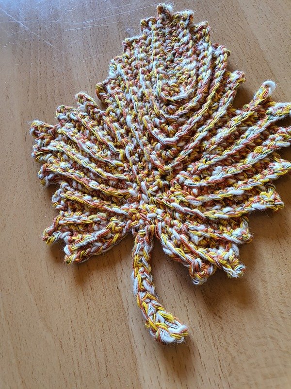 - AHORNBLATT 2.0 - schnell häkeln, Herbstdeko, Streudeko, Herbstblatt, Herbst, Applikationen, Homedeko, Halloween