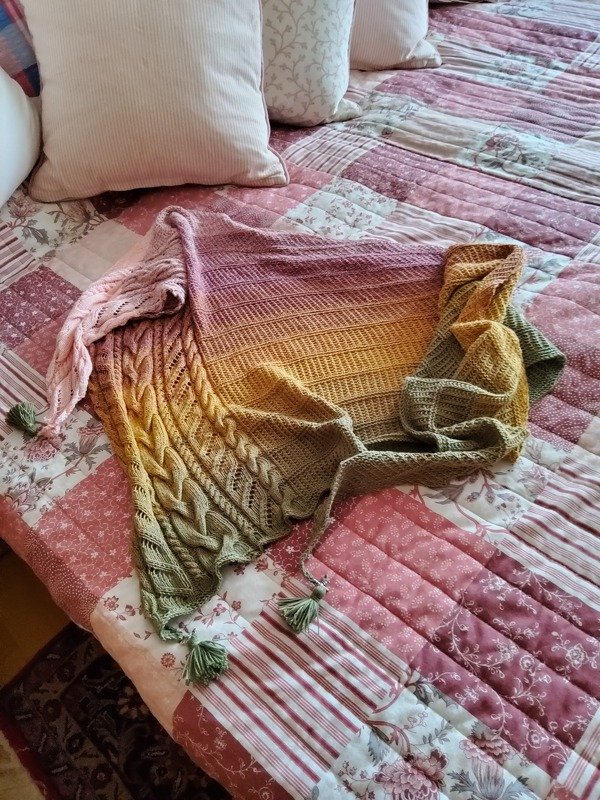 Asymmetrisches Dreieckstuch "A dream of Spring"