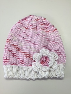 Habe die orginal Kappe und eine eigene Kreation gestrickt und s´Blümchen gehäkelt - passt super , macht Spass, bin voll im Handarbeitsfieber......