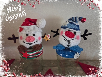 Fred und Ferdinand sind schon fertig. Ich habe sie auf ein Marmeladenglas gesetzt, in das ich Kleinigkeiten für die Enkelkinder gebe. Die Arbeit hat Freude gemacht und das Ergebnis sieht toll aus. Frohe Weihnachten